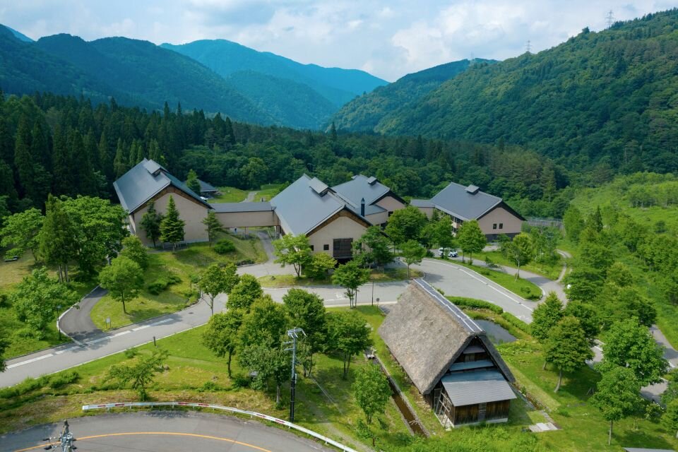 s2. トヨタ白川郷自然學校_外観(空撮).jpg