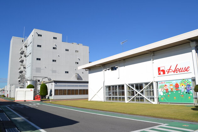 ハウス食品工場見学とアウトレットお買い物　日帰りバスツアー