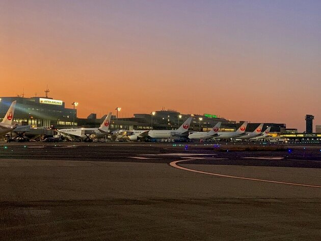 JAL国際線ビジネスクラスの機内食と非公開エリアを巡る 成田空港スペシャルナイトバスツアー