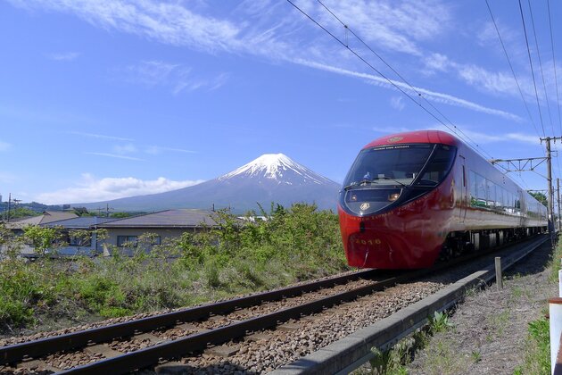 ≪日帰りバスツアー≫ 古民家カフェ KONOHANA 五感で楽しむランチと 富士山ビュー特急特別車両貸切スイーツプラン