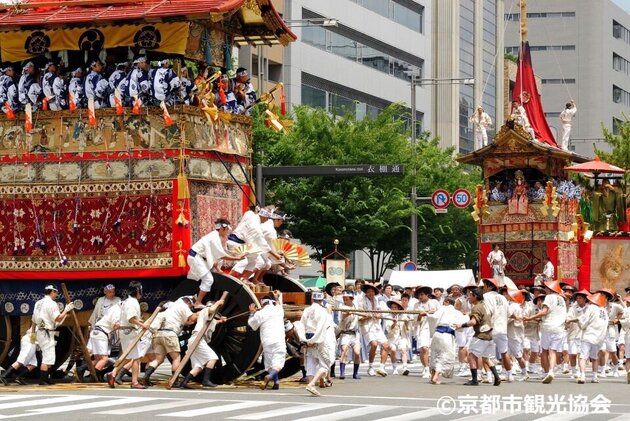 有料観覧席から鑑賞する<br>京都・祇園祭 2日間