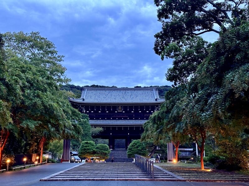 s知恩院 幻想的な夕暮れ.jpg