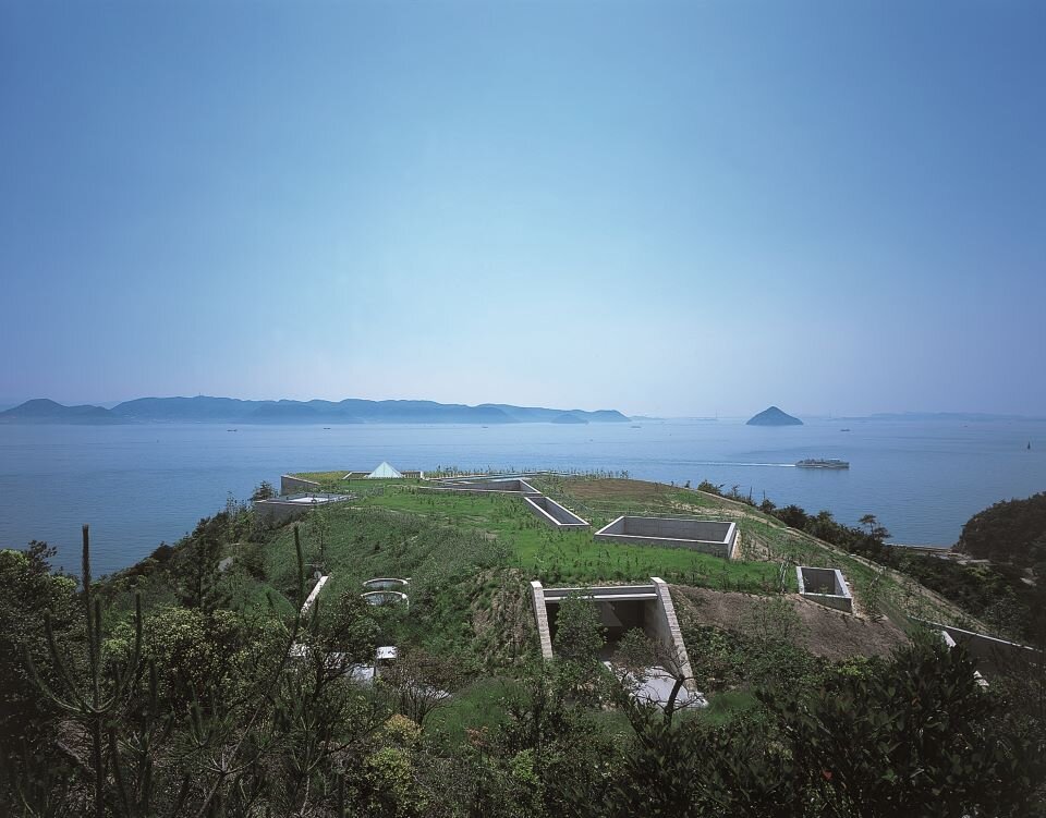 sNC-001クレジット→地中美術館　写真：藤塚光政　.jpg