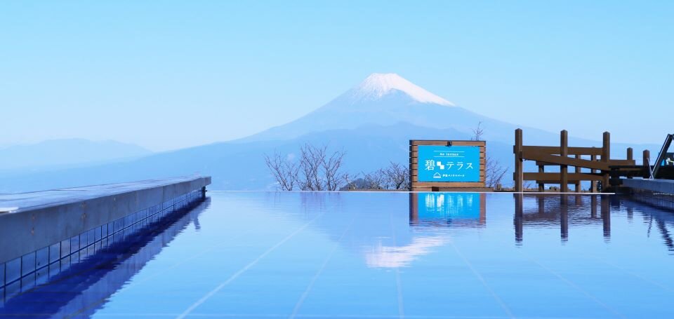 伊豆　パノラマパーク　水盤の開放的な展望広場 aoterrace-img01.jpg